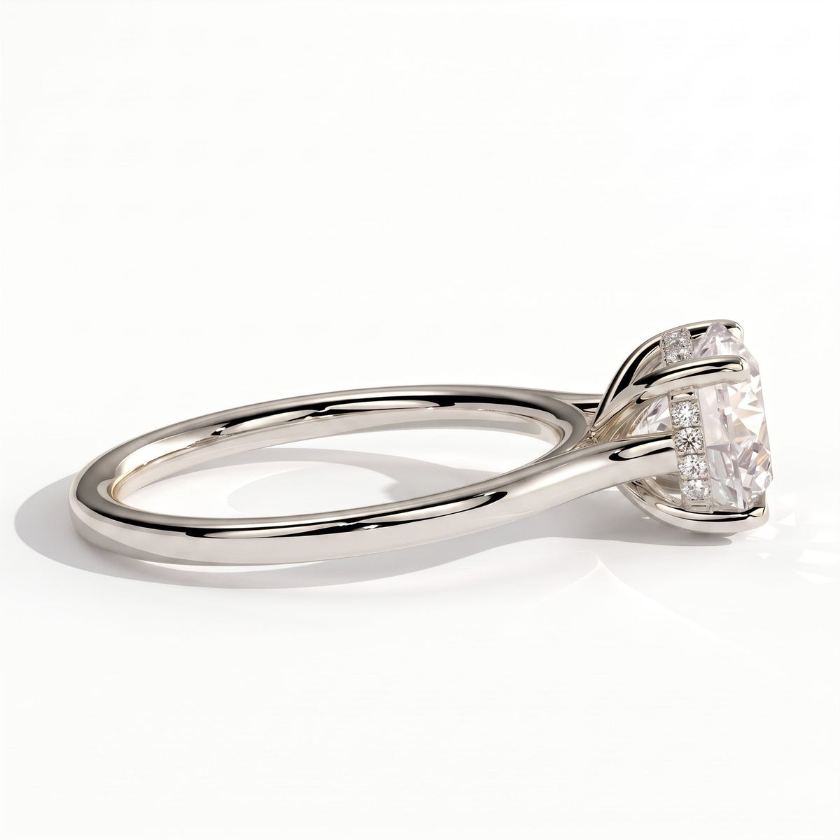 Round lab-grown diamond solitaire engagement ring in 14K (585) white gold, detail view 