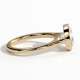 Round lab-grown diamond bezel-set solitaire engagement ring in 18K (750) yellow gold, detail view 
