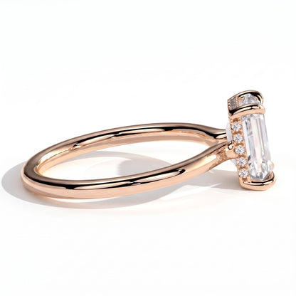 Emerald lab-grown diamond solitaire engagement ring in 14K (585) rose gold, detail view 