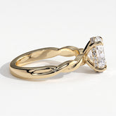 Oval lab-grown diamond solitaire engagement ring in 14K (585) yellow gold, detail view 
