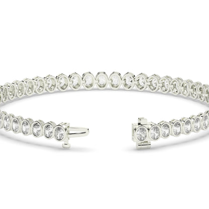 Magda Tennisarmband mit Labordiamanten im Ovalschliff mit Zargenfassung aus 585 Weißgold, Verschluss geöffnet, Detailansicht 