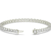 Mareike Tennisarmband mit Labordiamanten im Brillantschliff aus 585 Weißgold, Verschluss geöffnet, Detailansicht 