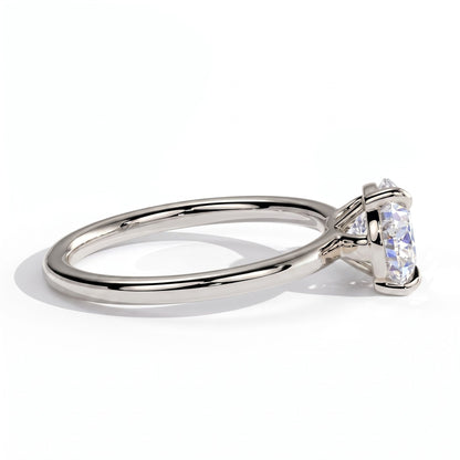 Pear lab-grown diamond east-west solitaire engagement ring in 14K (585) white gold, detail view 