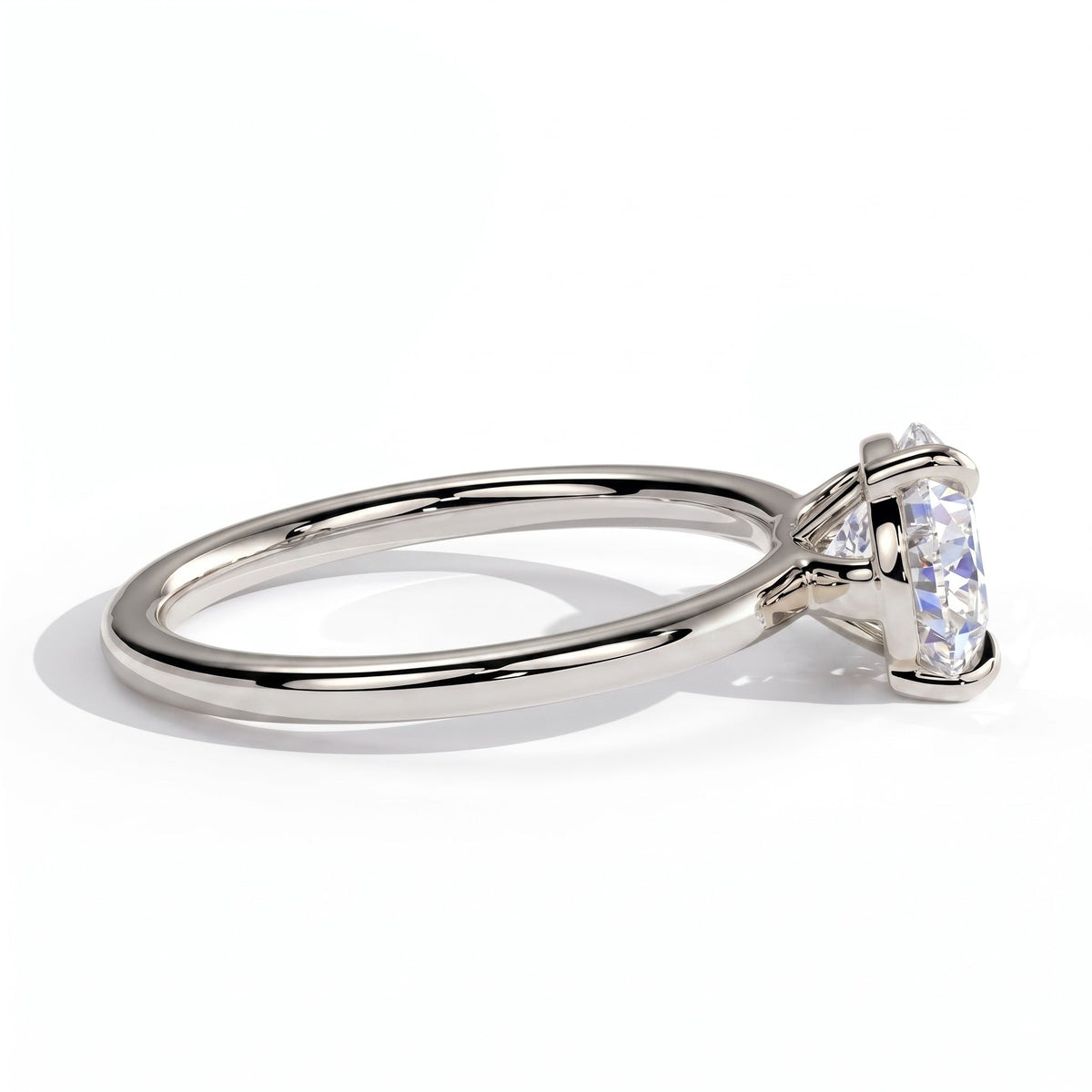 Pear lab-grown diamond east-west solitaire engagement ring in 18K (750) white gold, detail view 