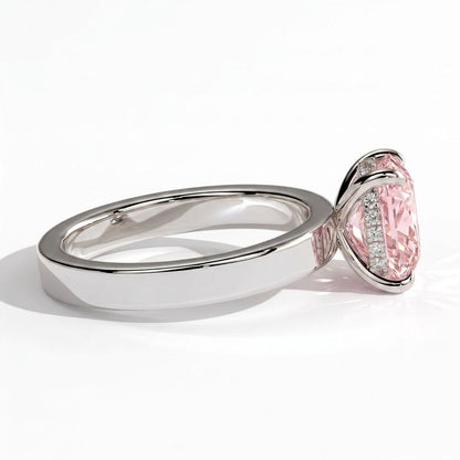 Fancy Vivid Pink elongated cushion lab-grown diamond engagement ring with flat cigar band and hidden halo in 14K (585) white gold, detail view of the flat cigar band 