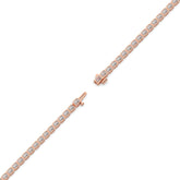 Noa Tennisarmband mit Labordiamanten im Smaragdschliff mit Zargenfassung aus 585 Roségold, volle Länge, Diagonalansicht 