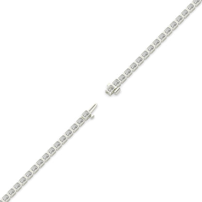 Noa Tennisarmband mit Labordiamanten im Smaragdschliff mit Zargenfassung aus 585 Weißgold, volle Länge, Diagonalansicht 
