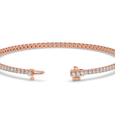 Pia Tennisarmband mit Labordiamanten im Brillantschliff aus 585 Roségold, Verschluss geöffnet, Detailansicht 