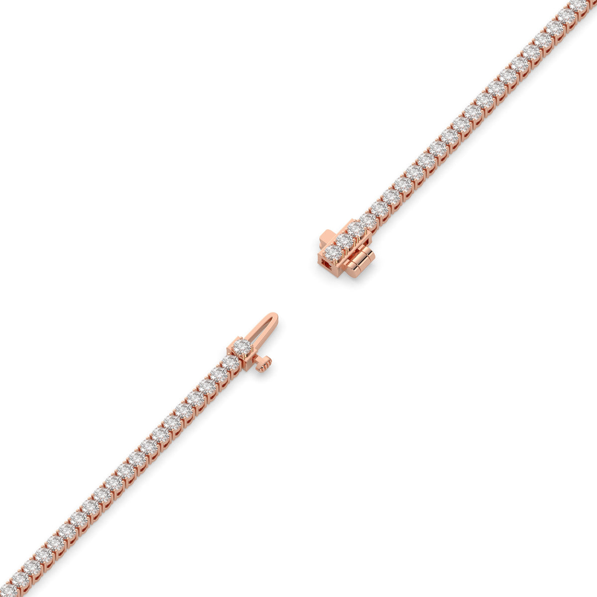 Pia Tennisarmband mit Labordiamanten im Brillantschliff aus 585 Roségold, volle Länge, Diagonalansicht 