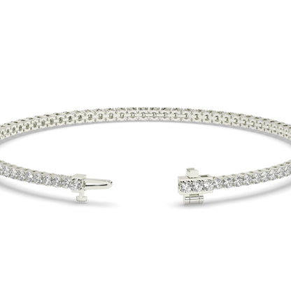 Pia Tennisarmband mit Labordiamanten im Brillantschliff aus 585 Weißgold, Verschluss geöffnet, Detailansicht 