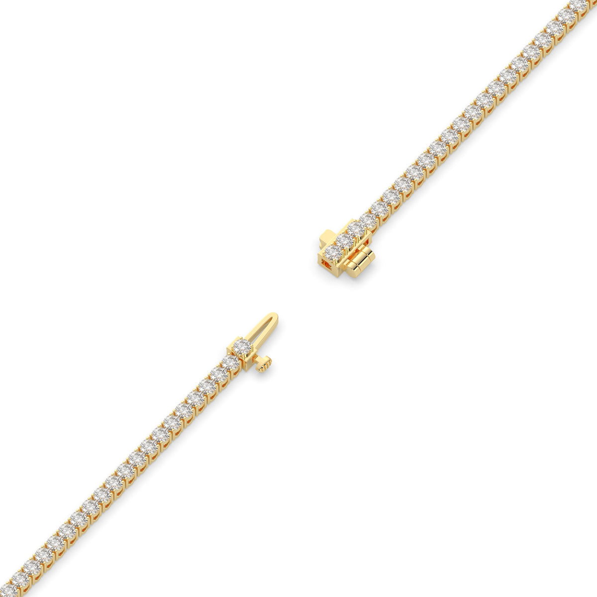 Pia Tennisarmband mit Labordiamanten im Brillantschliff aus 585 Gelbgold, volle Länge, Diagonalansicht 