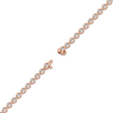 Rina Tennisarmband mit Labordiamanten im Tropfenschliff mit Zargenfassung aus 585 Roségold, volle Länge, Diagonalansicht 
