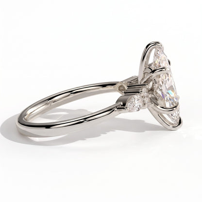 Marquise lab-grown diamond halo engagement ring in 14K (585) white gold, detail view 