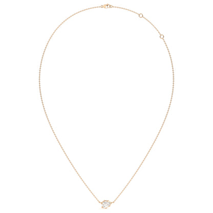 Sienna Halskette mit quer gefasstem Labordiamanten im Tropfenschliff aus 585 Roségold, Ansicht der ganzen Kette 