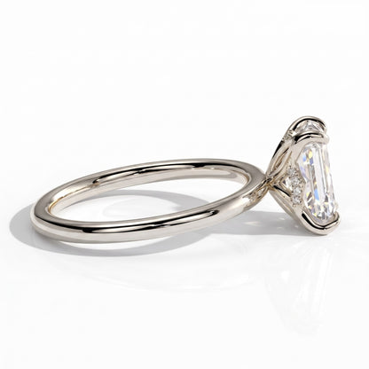 Emerald lab-grown diamond solitaire engagement ring in 950 platinum, detail view 