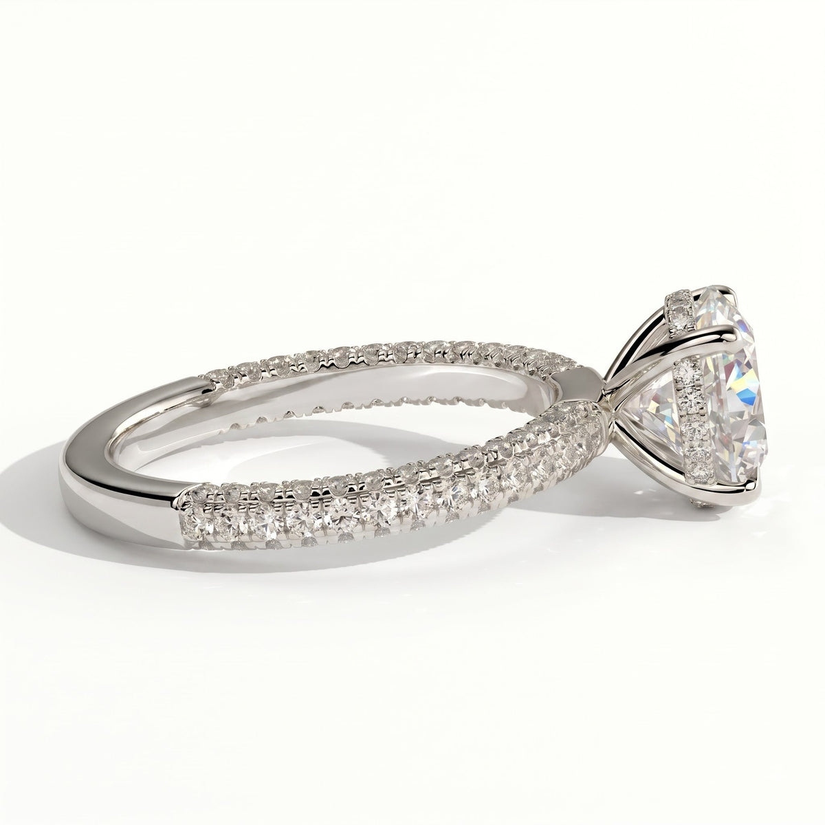 Round lab-grown diamond halo engagement ring in 14K (585) white gold, detail view 