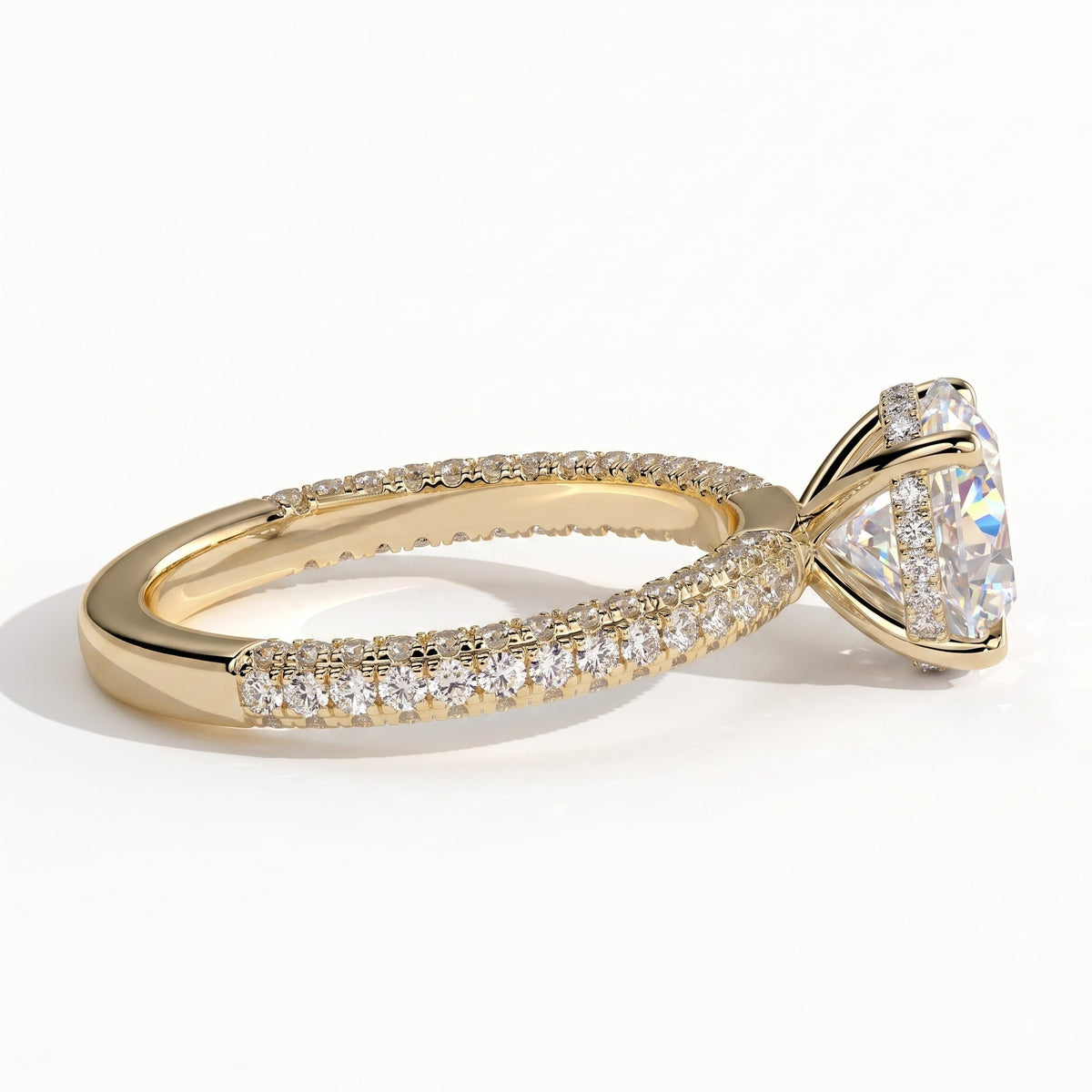 Round lab-grown diamond halo engagement ring in 14K (585) yellow gold, detail view 
