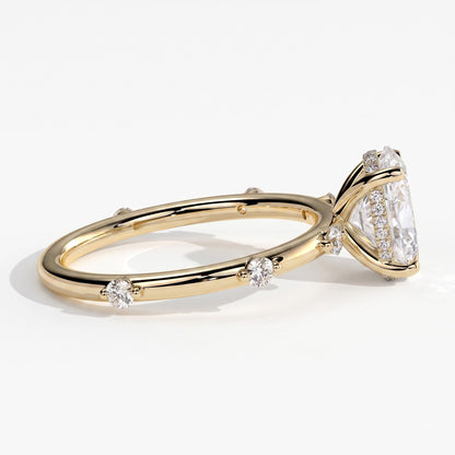 Oval lab-grown diamond halo engagement ring in 14K (585) yellow gold, detail view 