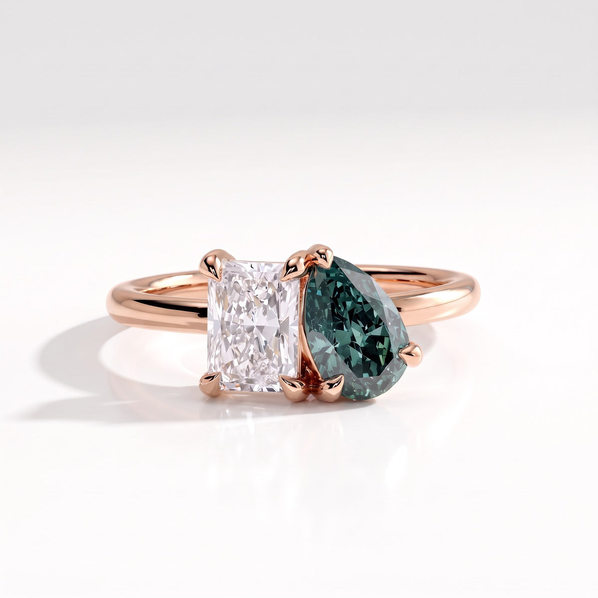 Viridia Toi et Moi ring with a 1 ct white radiant cut and 1 ct Fancy Vivid Green pear cut lab-grown diamond in 14K (585) rose gold, front view 