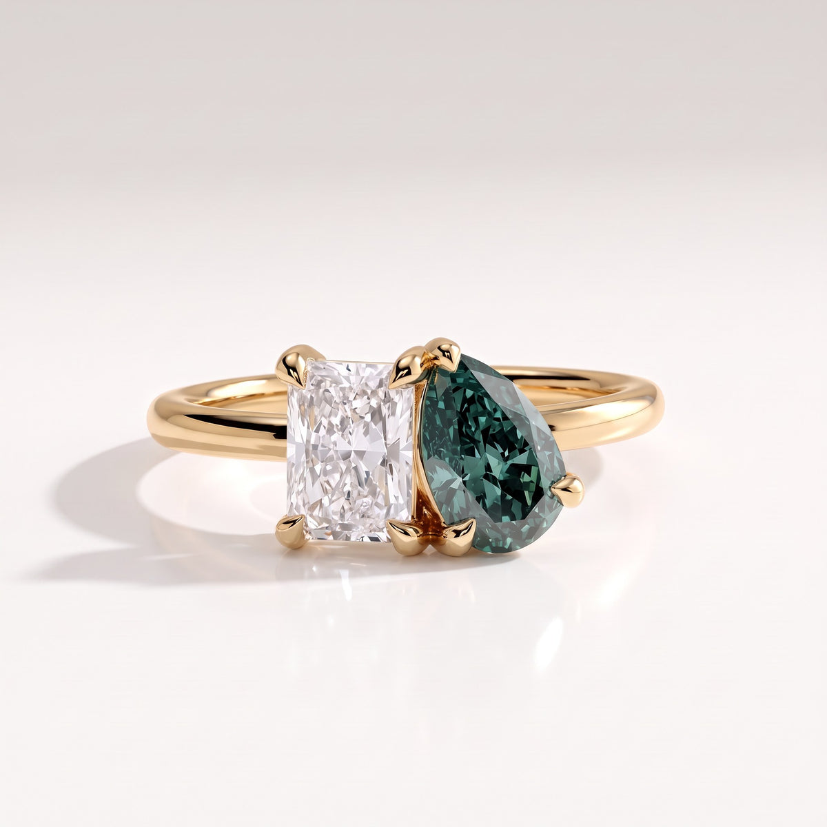 Viridia Toi et Moi ring with a 1 ct white radiant cut and 1 ct Fancy Vivid Green pear cut lab-grown diamond in 14K (585) yellow gold, front view 